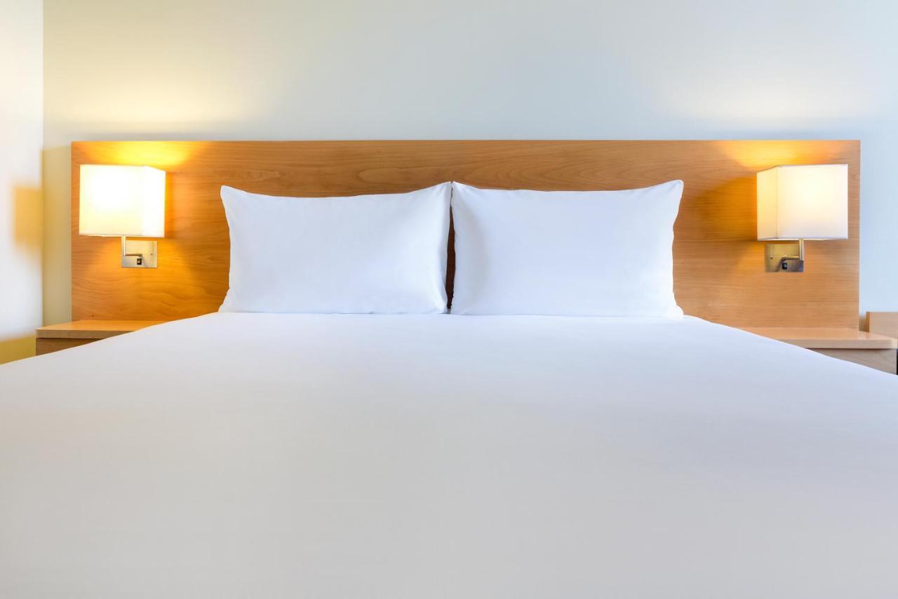 Ibis Marseille Provence Aeroport Hotel 3*