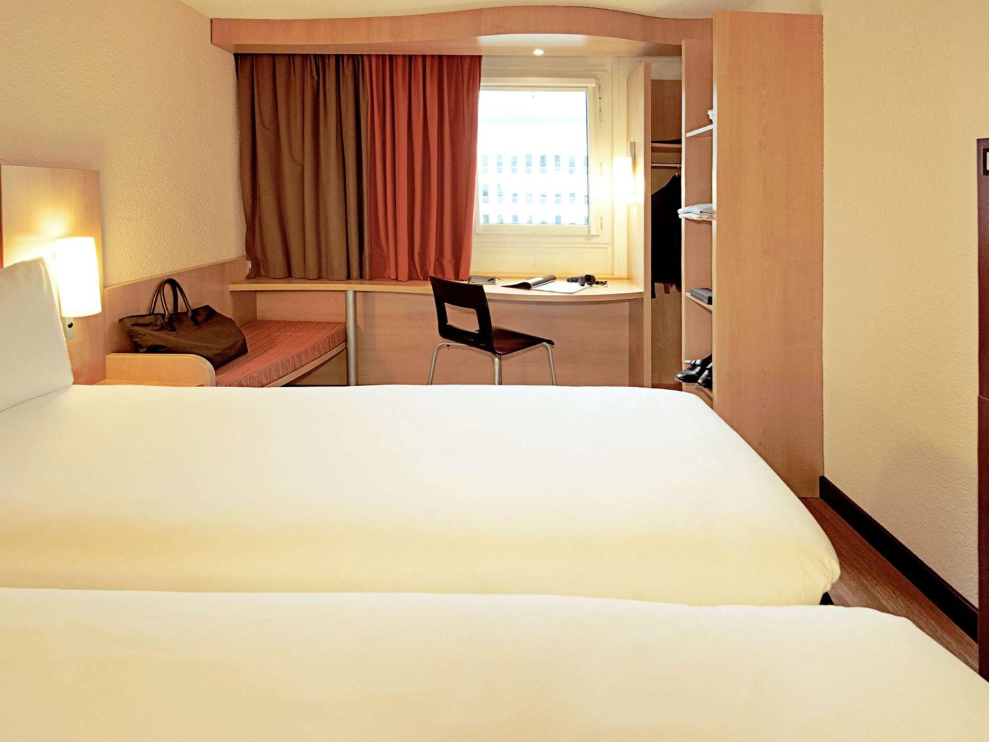 Ibis Marseille Provence Aeroport Hotel 3*