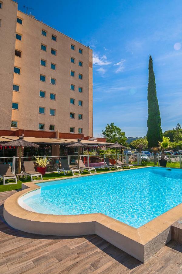 Ibis Marseille Provence Aeroport Hotel 3*